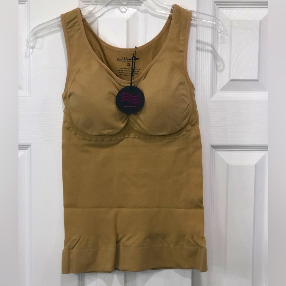 NWT Woman Ocean shape-wear tank top